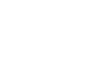 Voiture berline blanche éclatante avec des étincelles autour, symbolisant un nettoyage, un lavage auto ou un detailing impeccable.